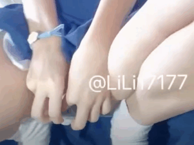 เรียนไปก็ปวดหัว นัก้รียนคอซองแหกหีกลางห้องเรียน